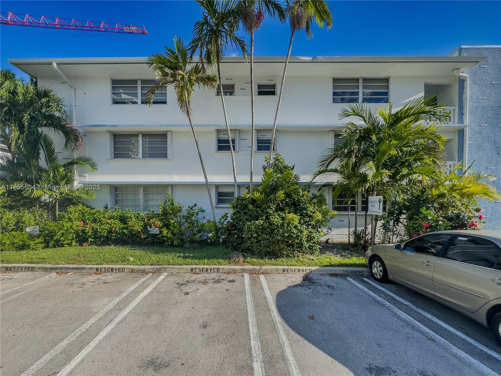 LARGE 1 BED/ 1 BATH APARTMENT IN GREAT LOCATION. UNIT HAS BEEN RENOVATED, TILES THROUGHOUT, NEW STAINLESS STEEL APPLIANCES. FEW BLOCKS FROM THE BEACH AND BAL HARBOR MALL.