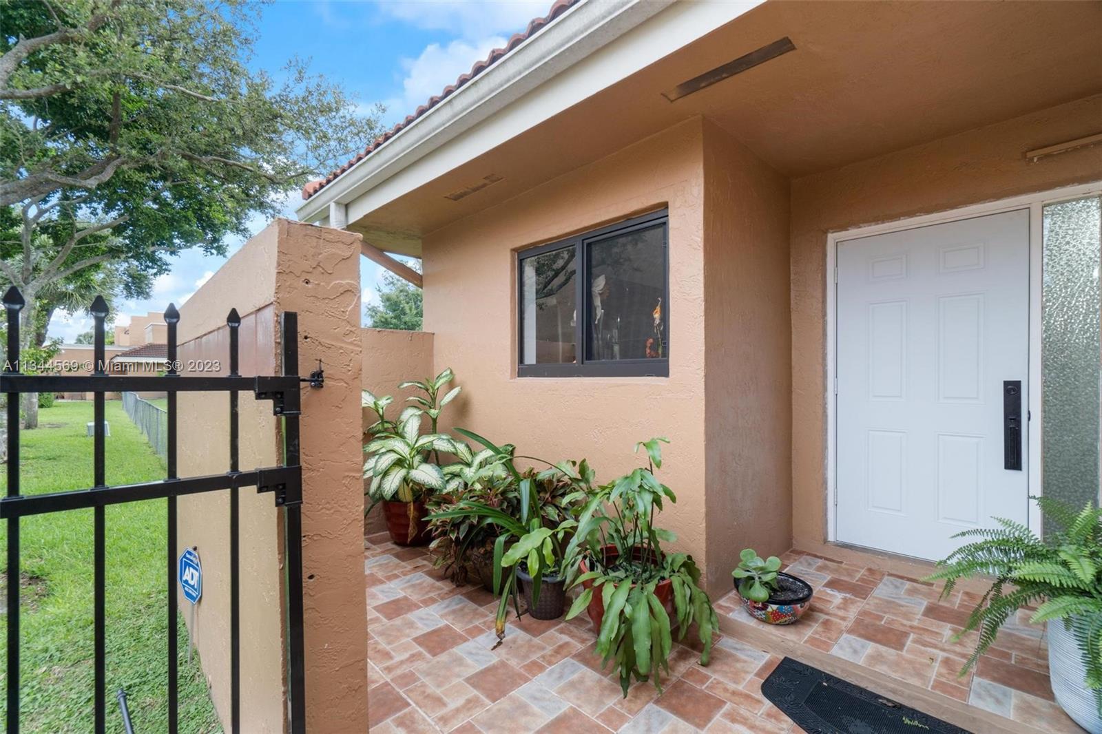 Photo 5 of 29 of 12048 S Las Palmas Dr house