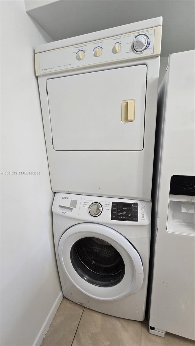 LAGO GRANDE ONE CONDO - Residential