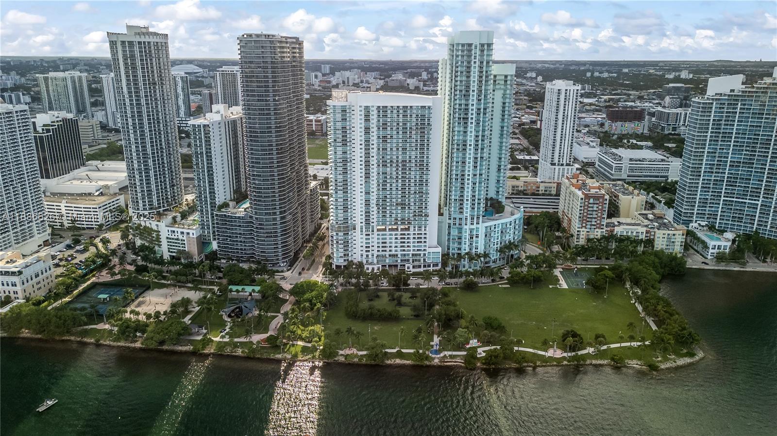 1800 N Bayshore Dr 4006