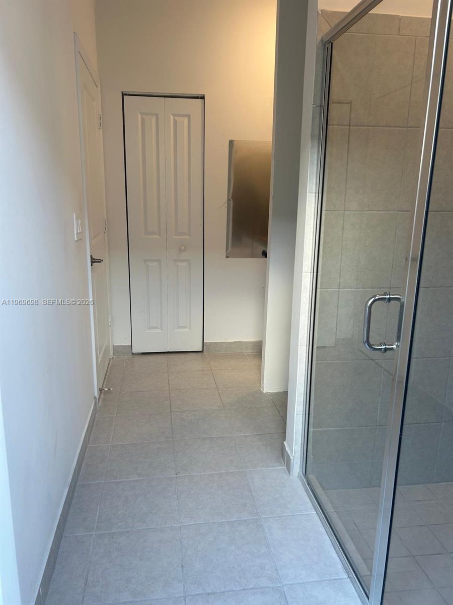 ESTATES AT SILVER PALM - Residential Lease