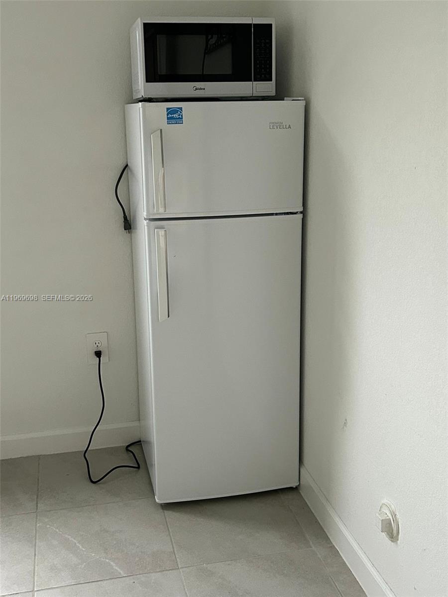 ESTATES AT SILVER PALM - Residential Lease