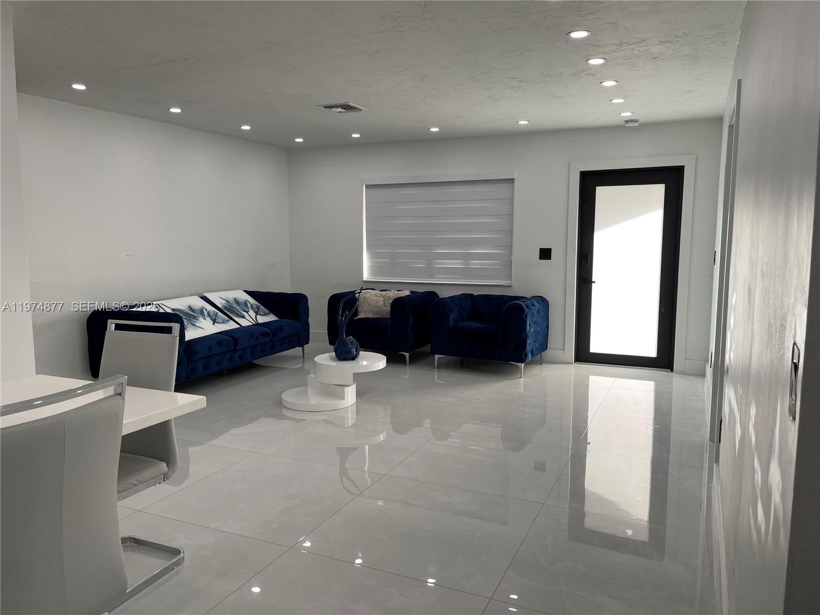 AVOCADO VILLAS - Residential Lease