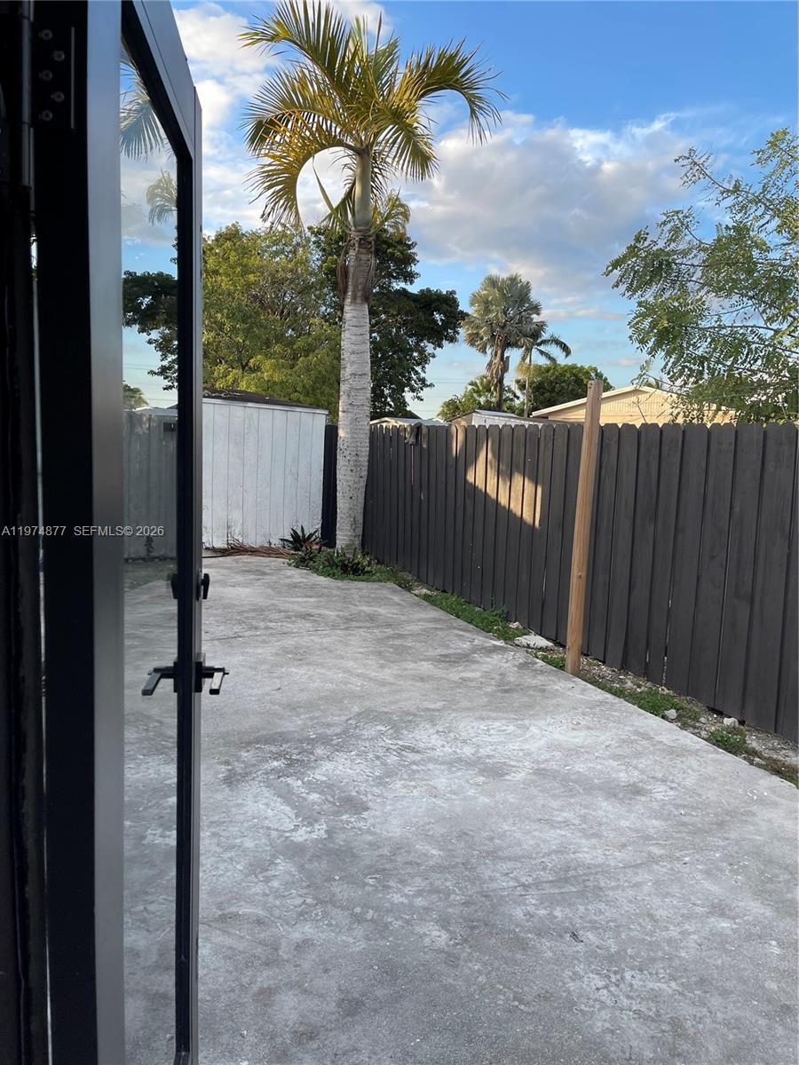 AVOCADO VILLAS - Residential Lease