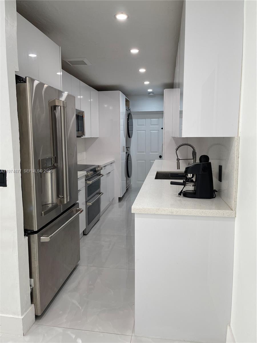 AVOCADO VILLAS - Residential Lease