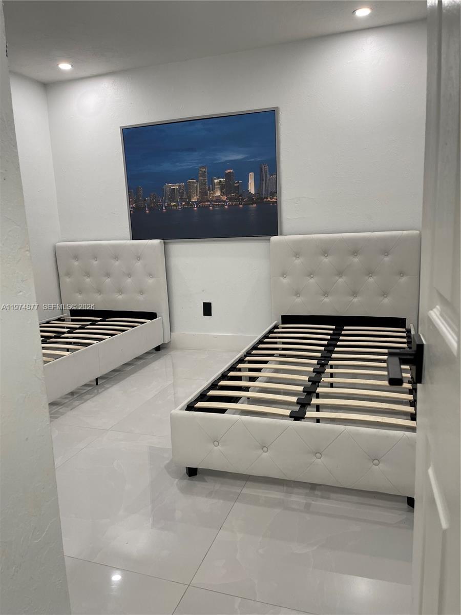 AVOCADO VILLAS - Residential Lease