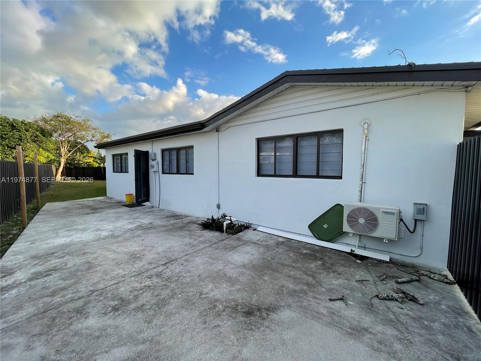 AVOCADO VILLAS - Residential Lease