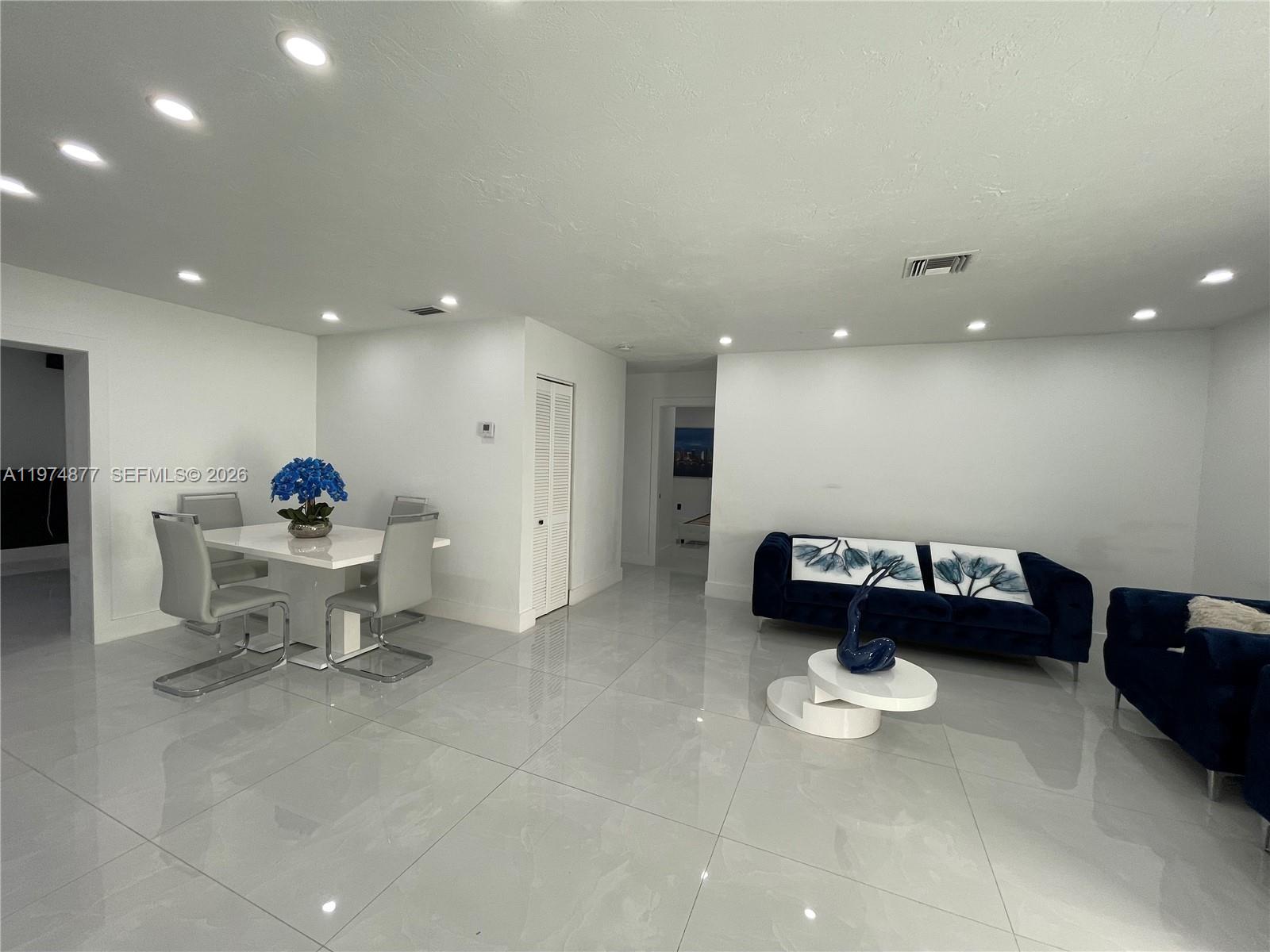 AVOCADO VILLAS - Residential Lease