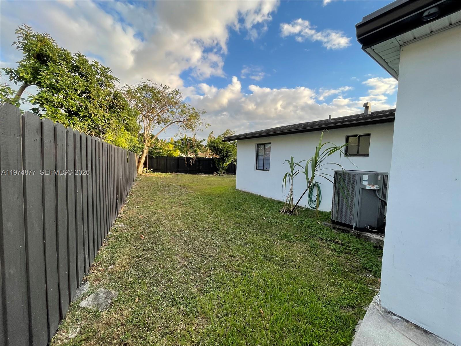 AVOCADO VILLAS - Residential Lease