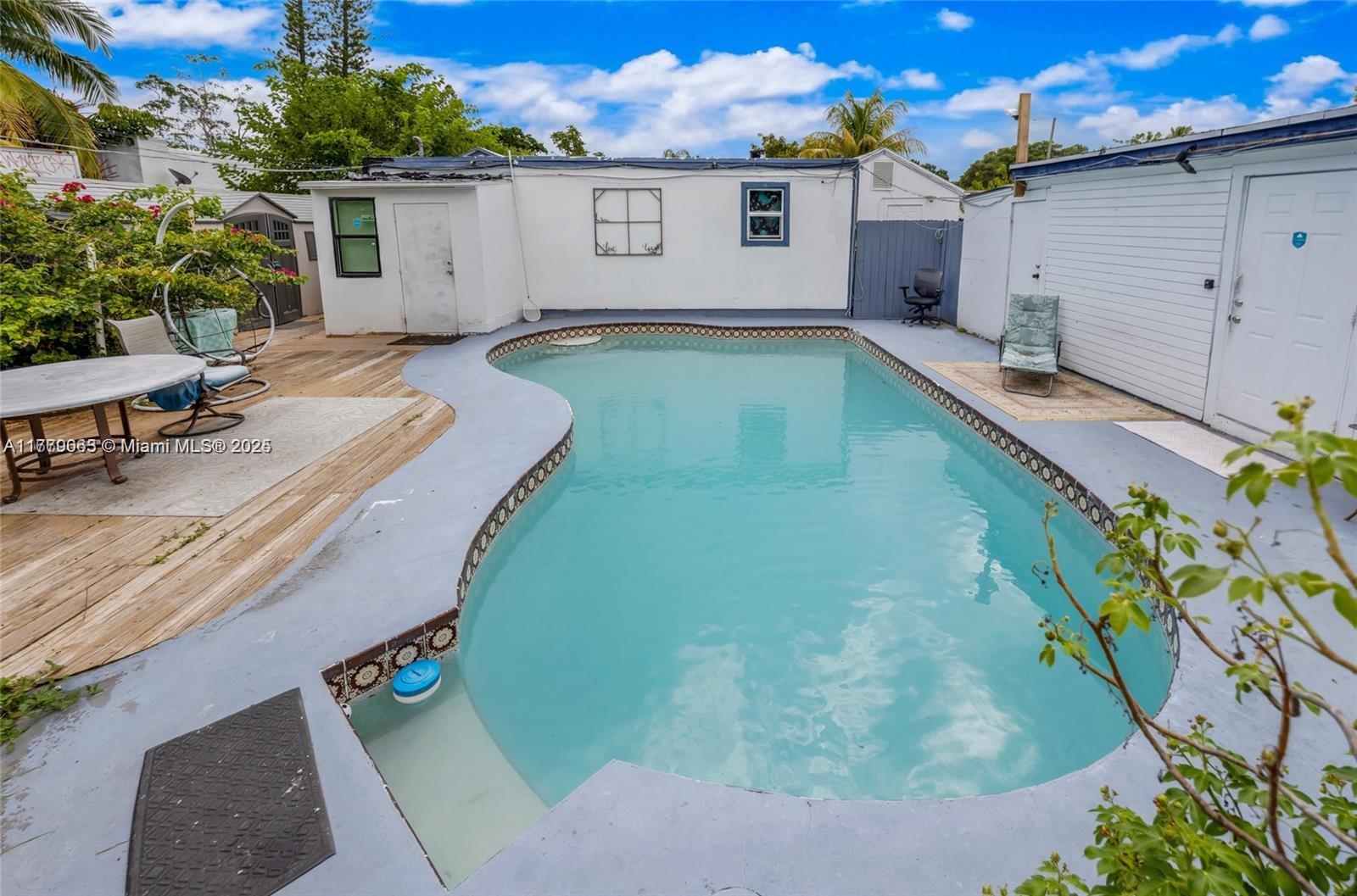 230 SW 14th St