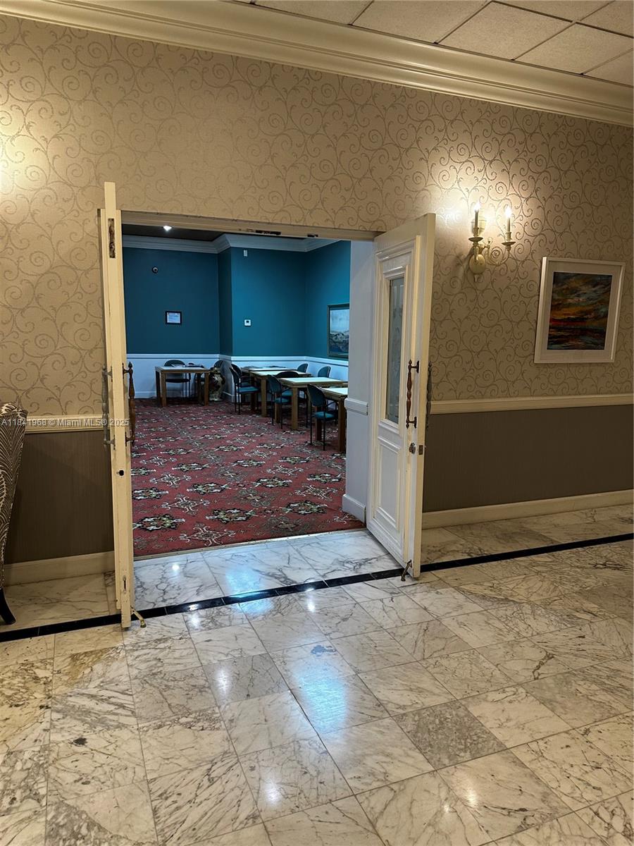 HALLMARK OF HOLLYWOOD CON - Residential