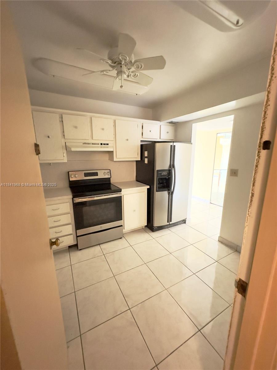 HALLMARK OF HOLLYWOOD CON - Residential