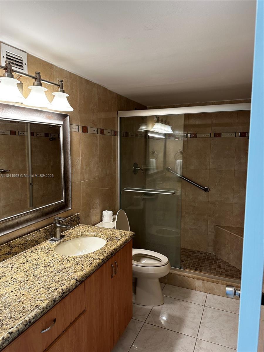 HALLMARK OF HOLLYWOOD CON - Residential