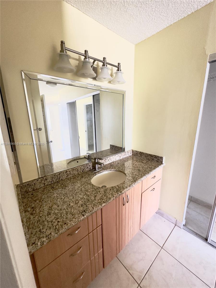 HALLMARK OF HOLLYWOOD CON - Residential