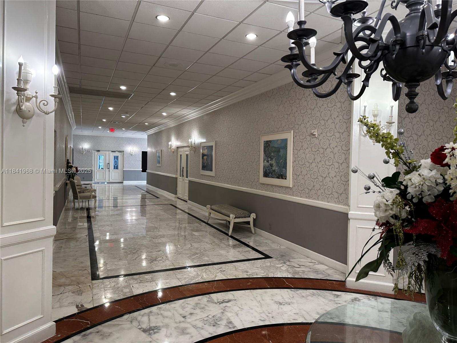 HALLMARK OF HOLLYWOOD CON - Residential