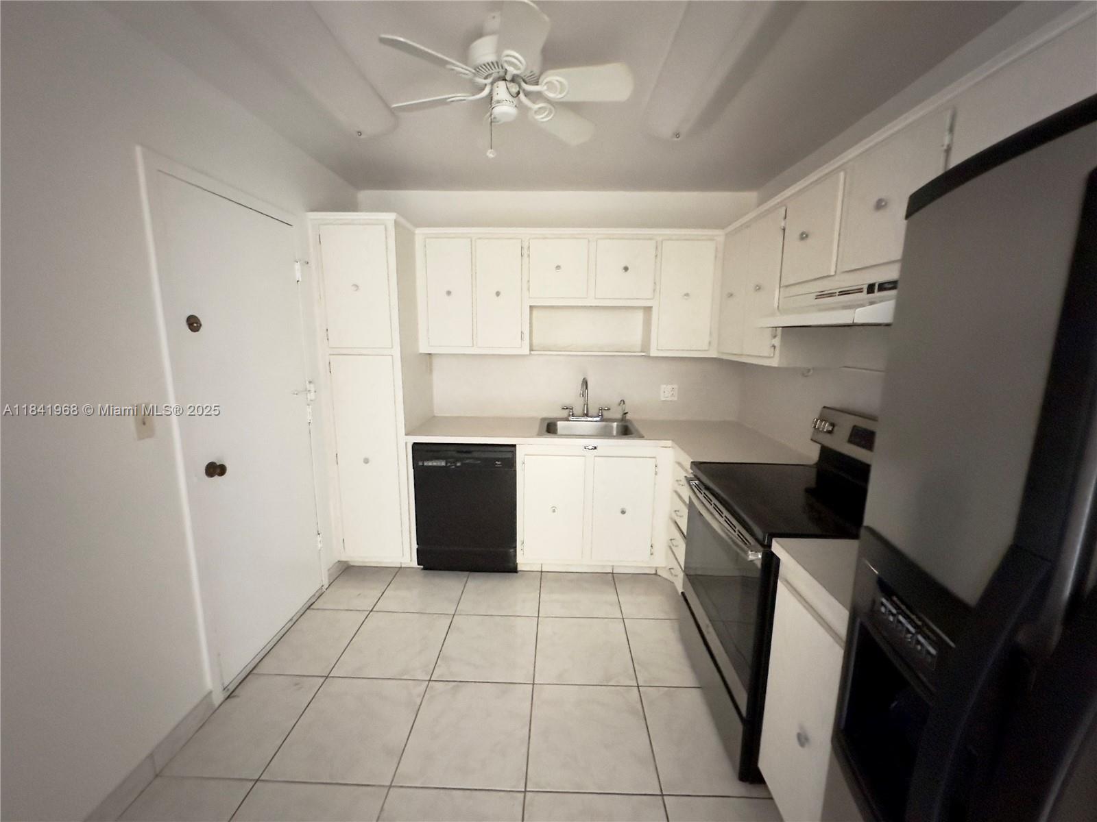 HALLMARK OF HOLLYWOOD CON - Residential