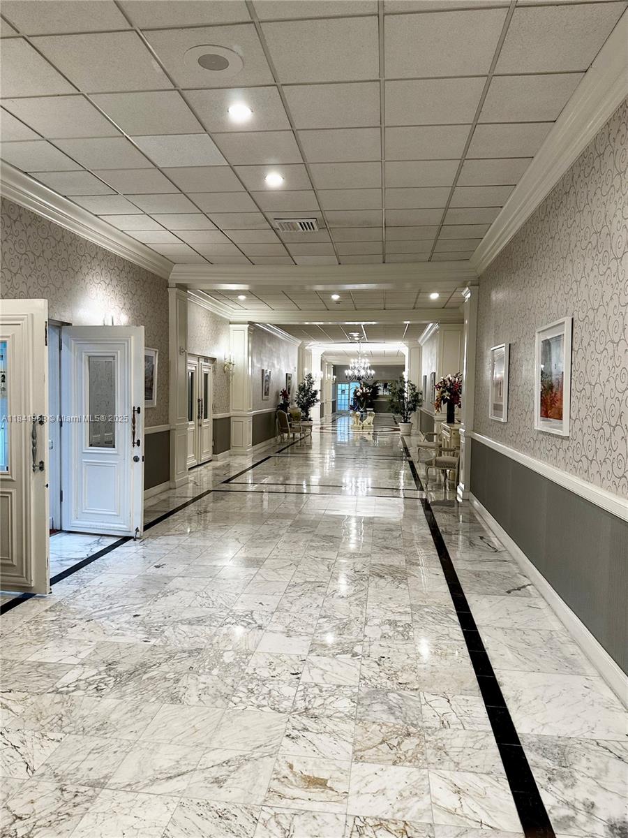 HALLMARK OF HOLLYWOOD CON - Residential