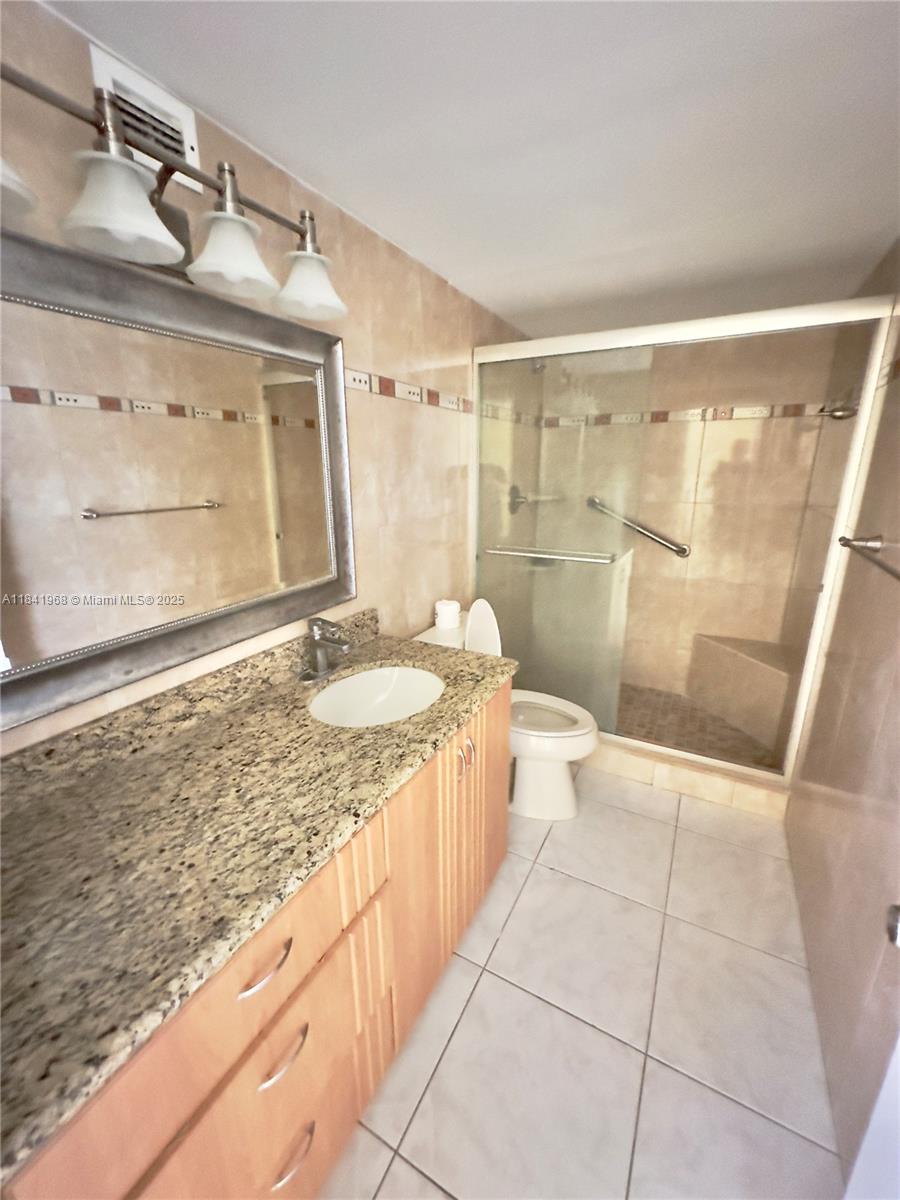 HALLMARK OF HOLLYWOOD CON - Residential