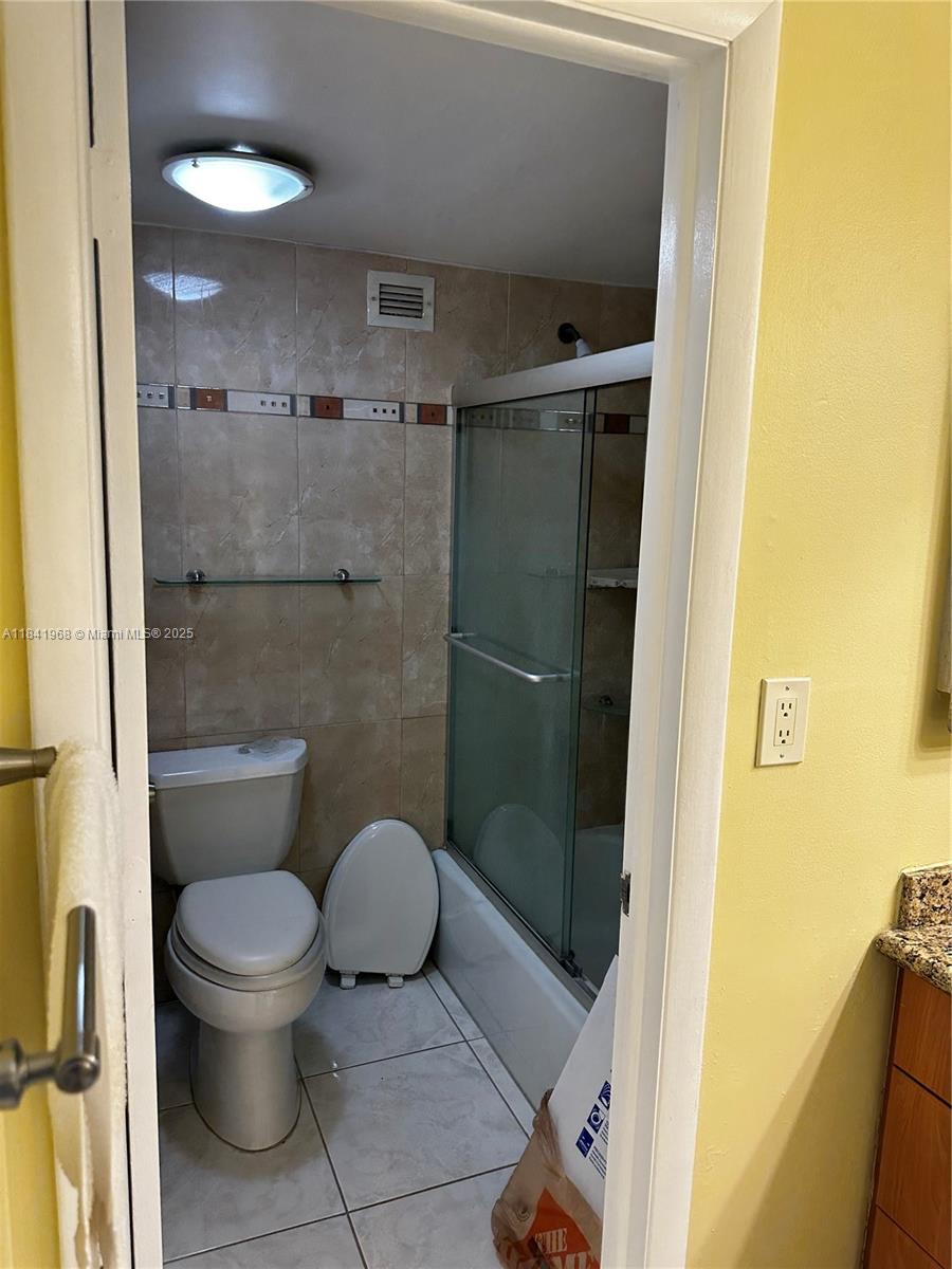 HALLMARK OF HOLLYWOOD CON - Residential