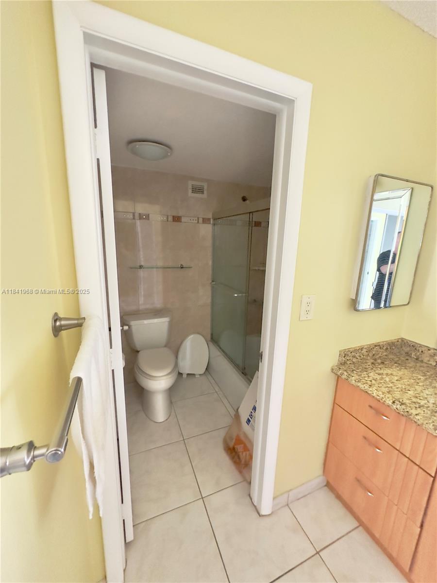 HALLMARK OF HOLLYWOOD CON - Residential