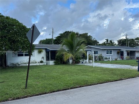 Photo of 4641 SW 25th Ter, Dania Beach, FL 33312 (MLS # A11888155)