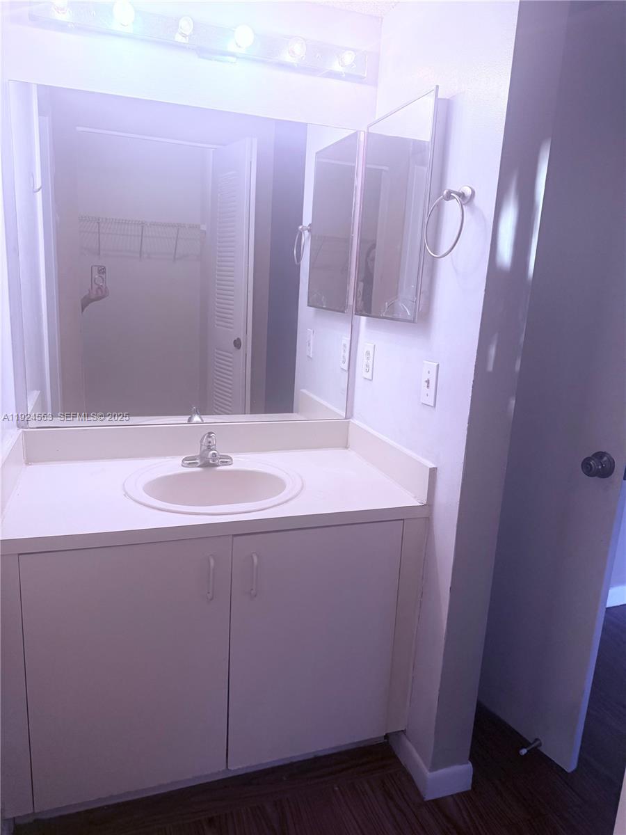 LE CLUB AT OLD CUTLER CON - Residential Lease