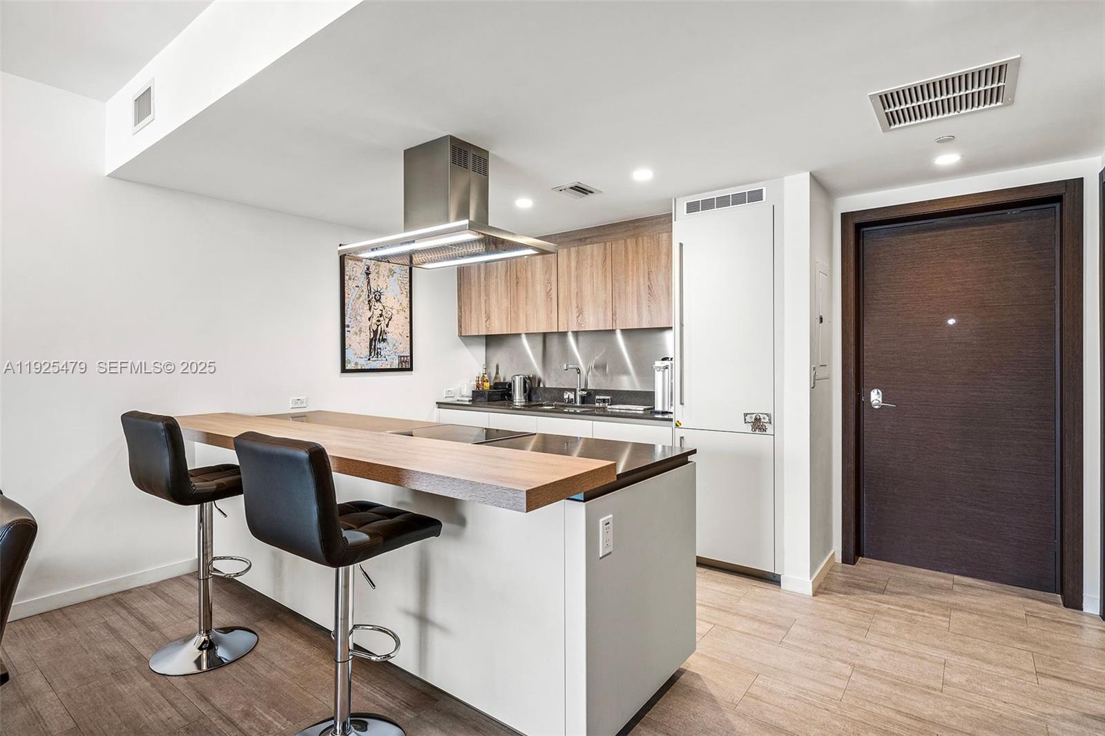 1000 Brickell Plz 2111