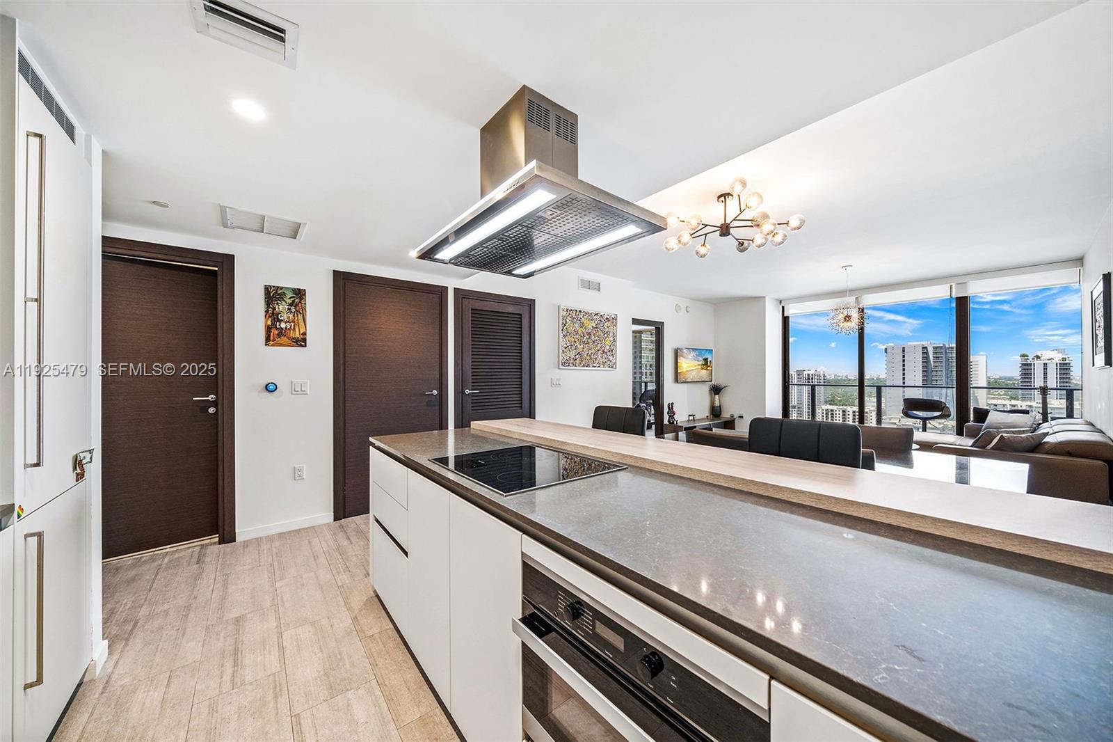 1000 Brickell Plz 2111