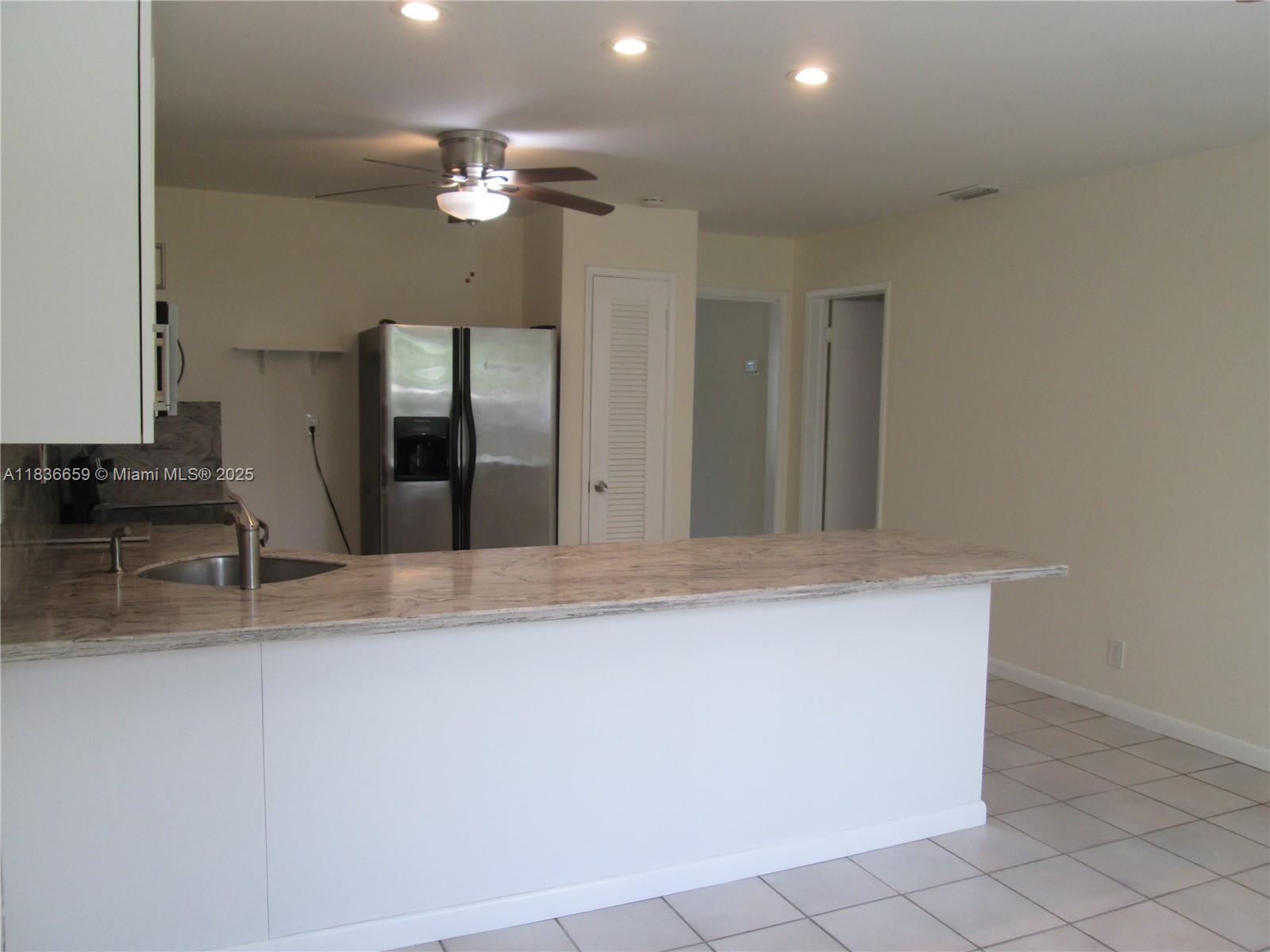 CORAL RIDGE COUNTRY CLUB - Residential Lease