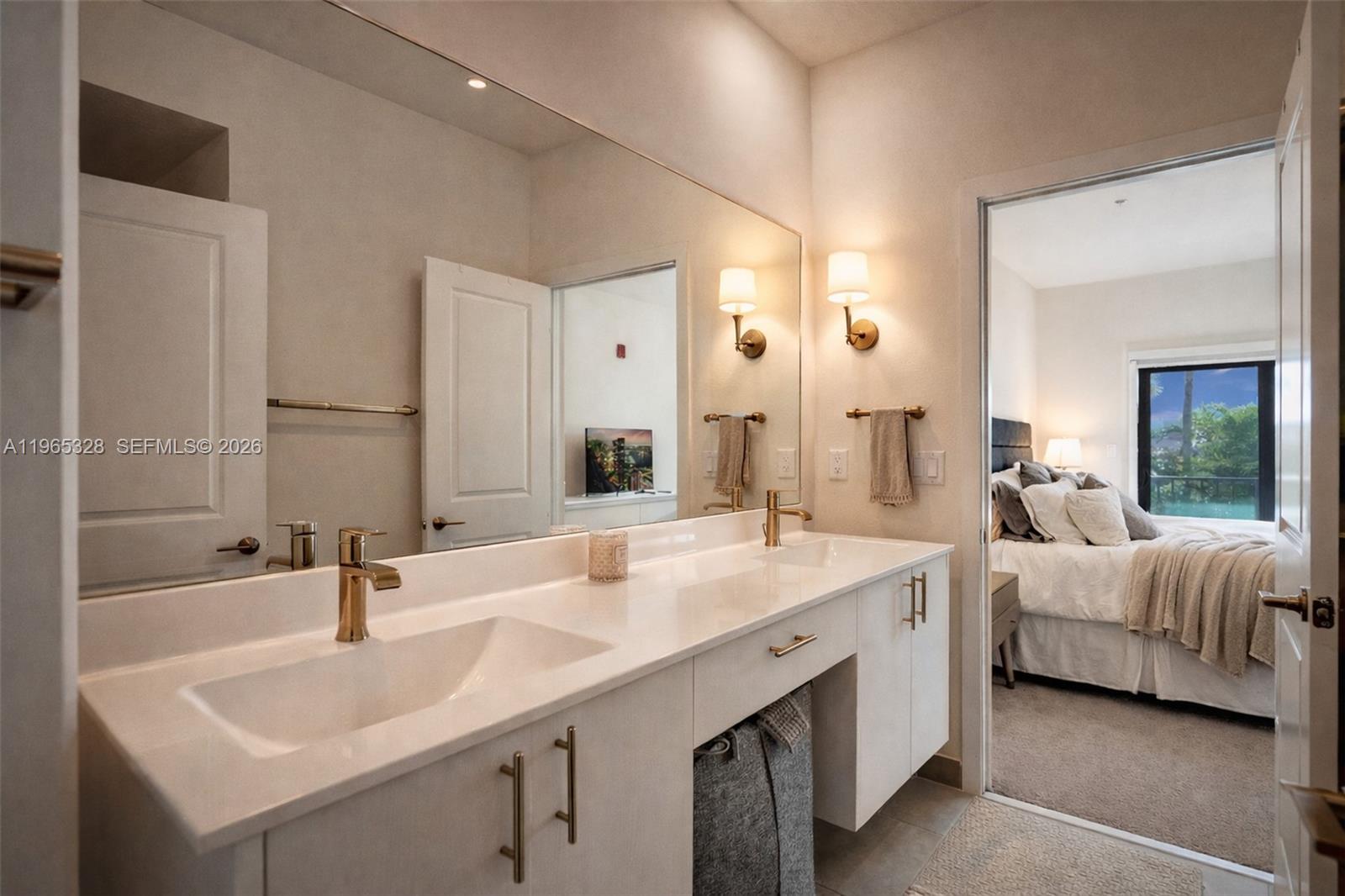 DOWNTOWN DORAL SOUTH PHAS - Residential