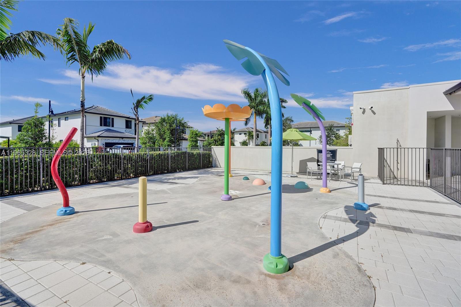 DOWNTOWN DORAL SOUTH PHAS - Residential