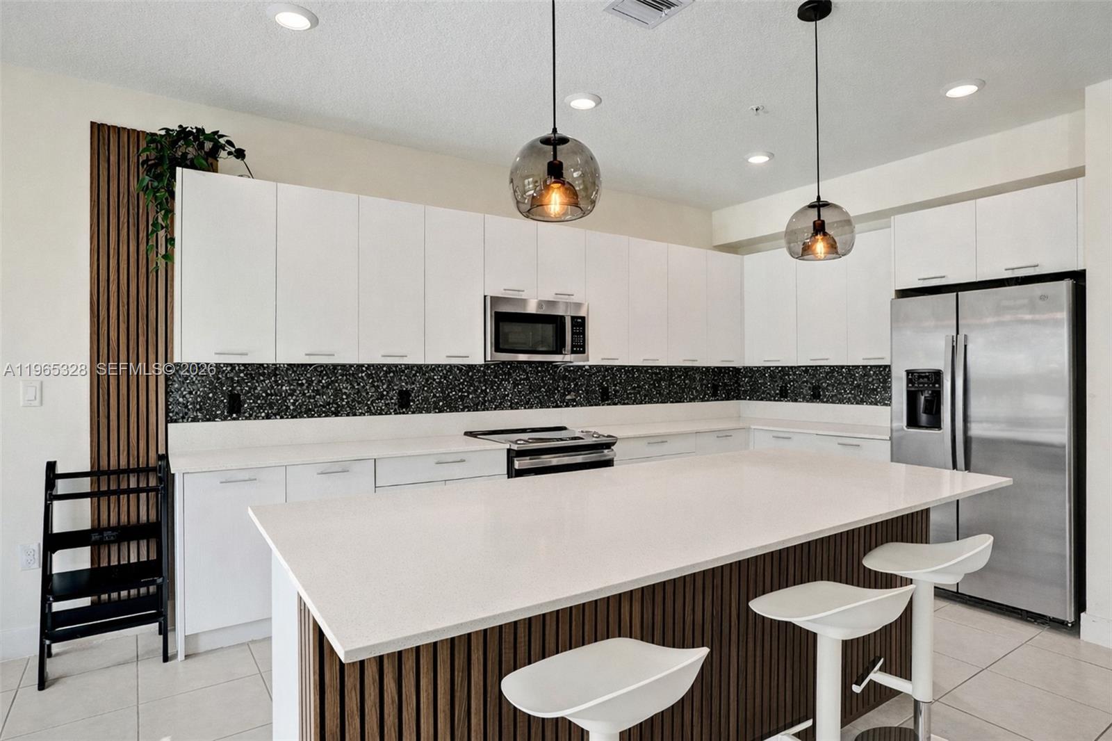 DOWNTOWN DORAL SOUTH PHAS - Residential