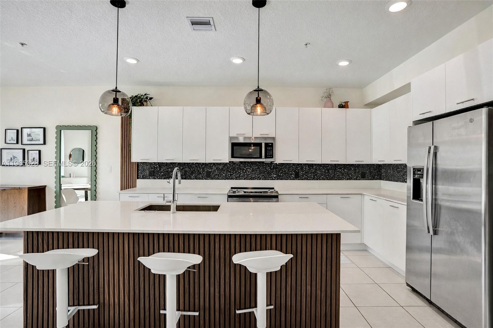 DOWNTOWN DORAL SOUTH PHAS - Residential