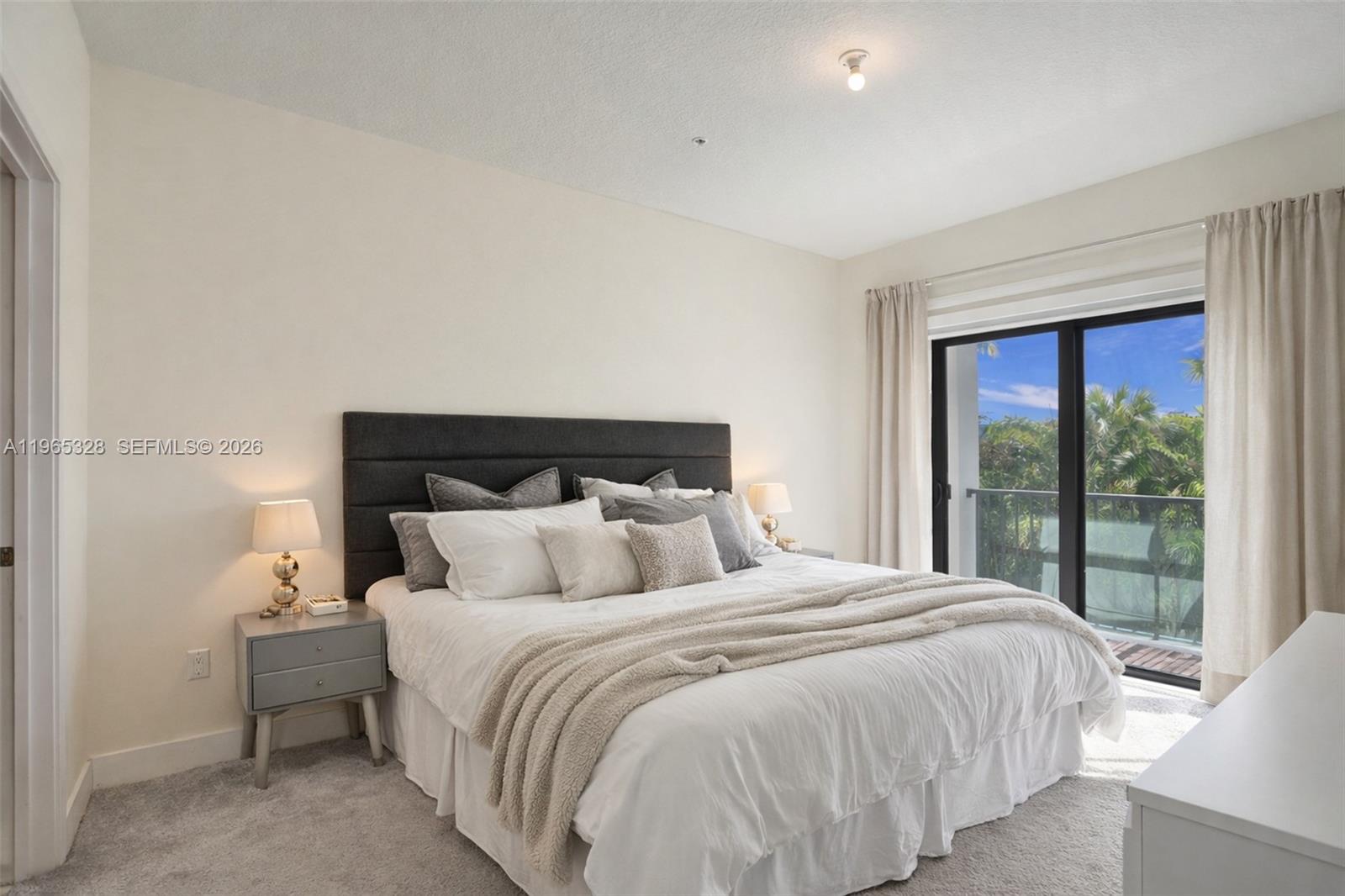 DOWNTOWN DORAL SOUTH PHAS - Residential