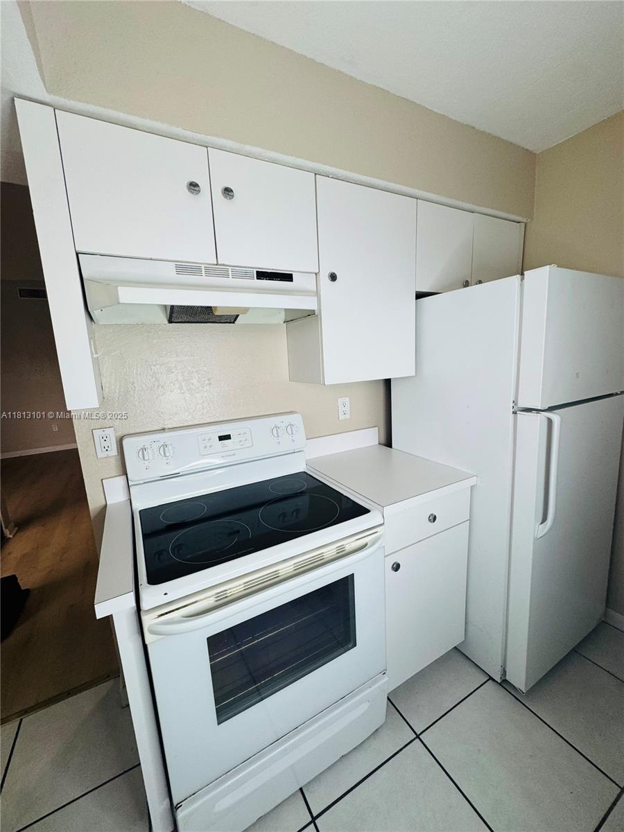 LAKESHORE CONDO #2 - Residential Lease