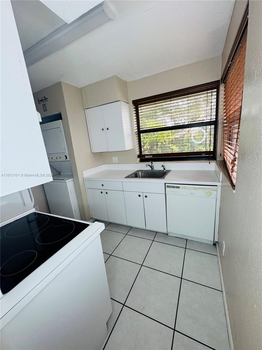 LAKESHORE CONDO #2 - Residential Lease
