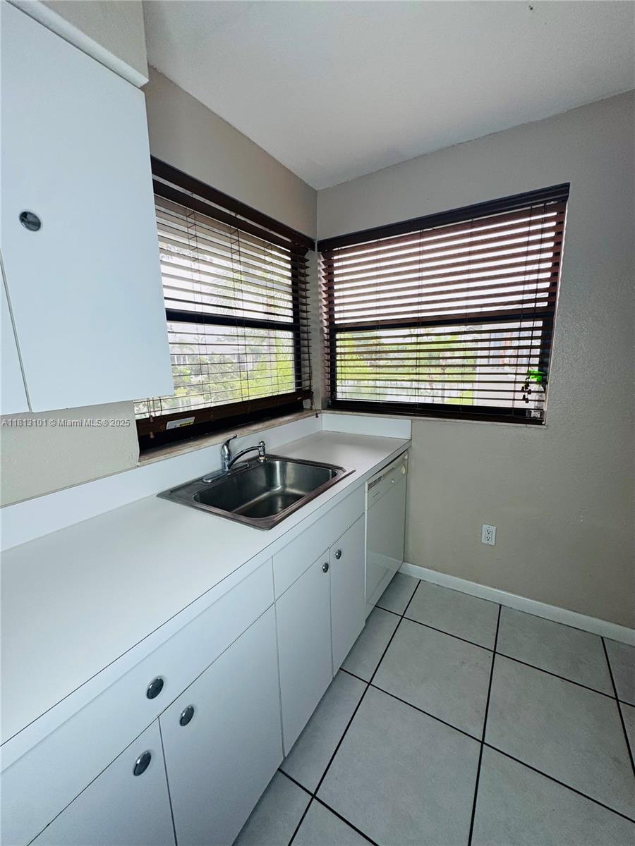 LAKESHORE CONDO #2 - Residential Lease