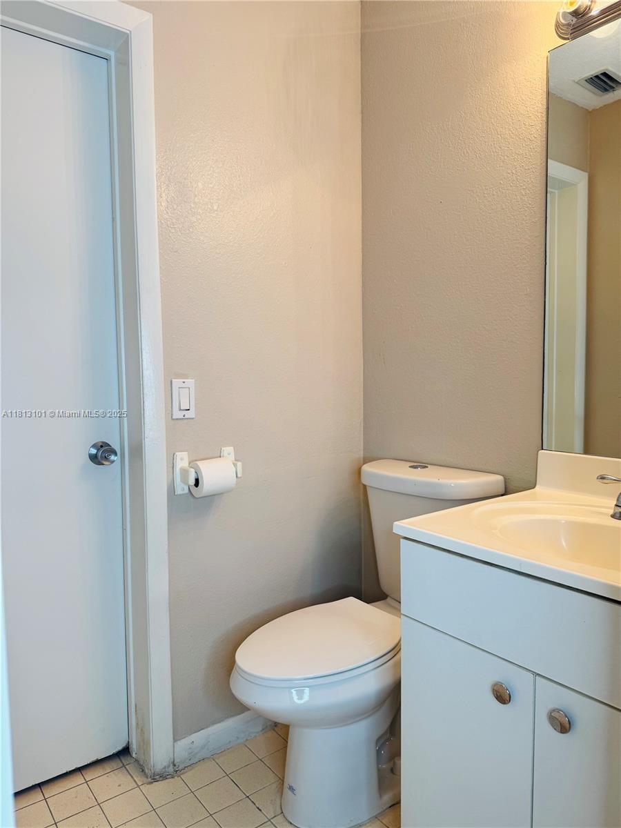 LAKESHORE CONDO #2 - Residential Lease