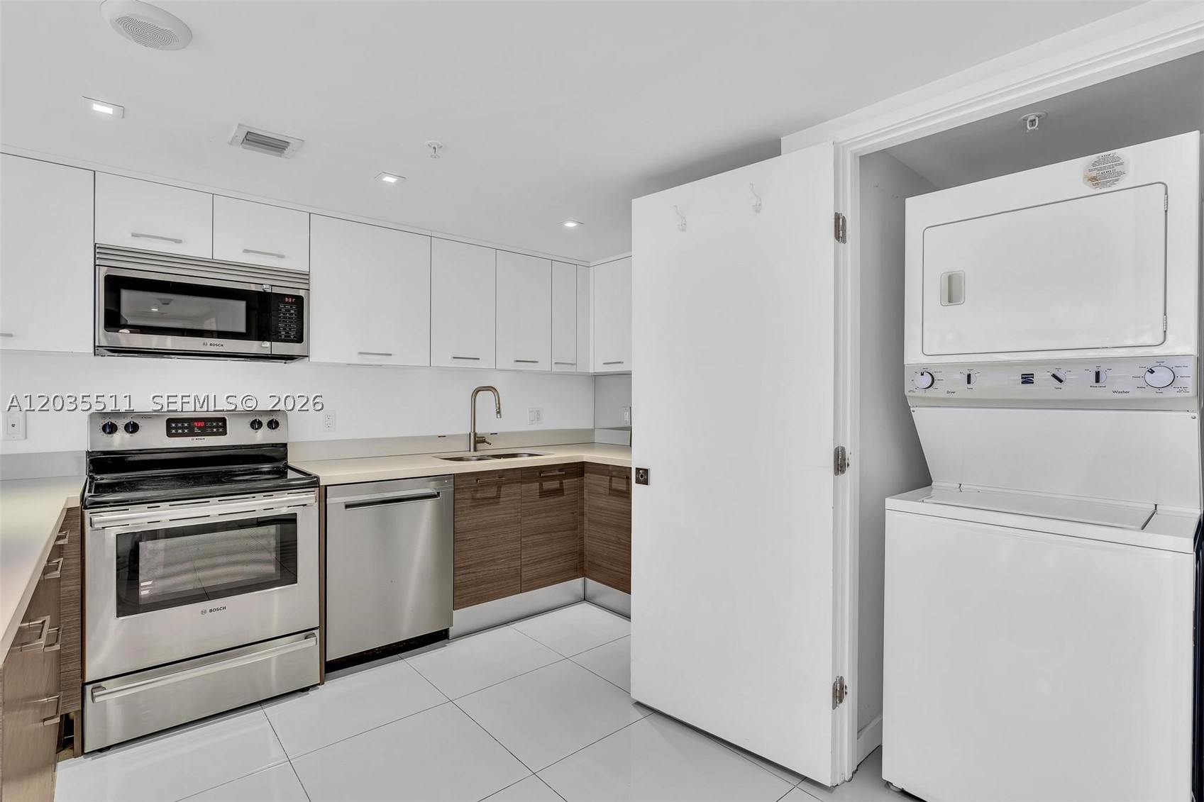 9901 E Bay Harbor Dr 802