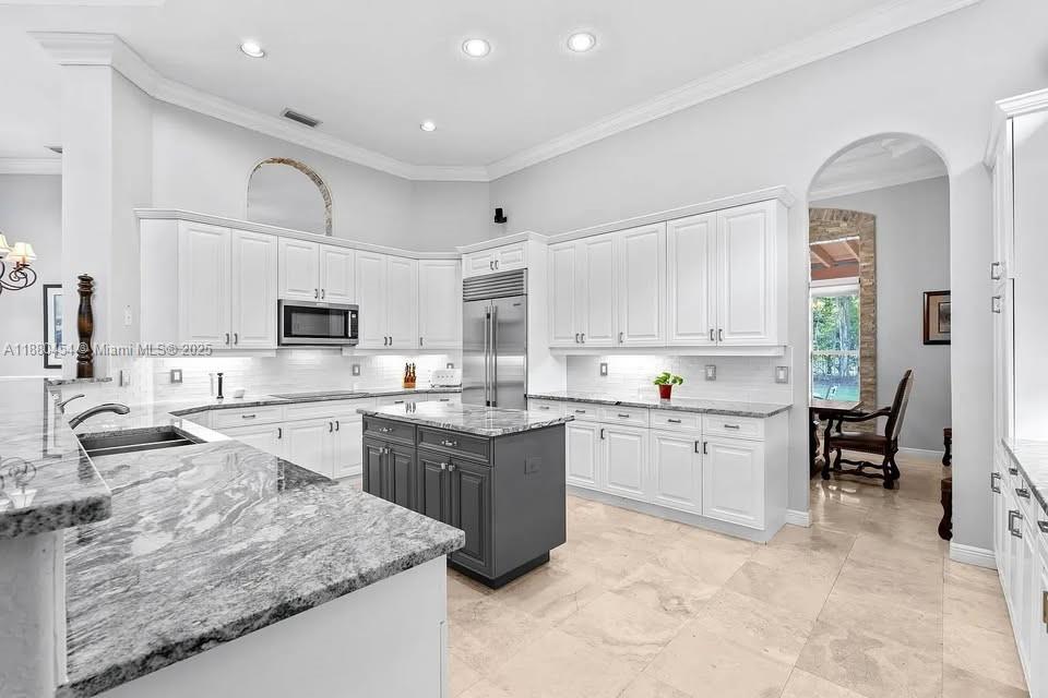 8948 Pinebrook Ct -