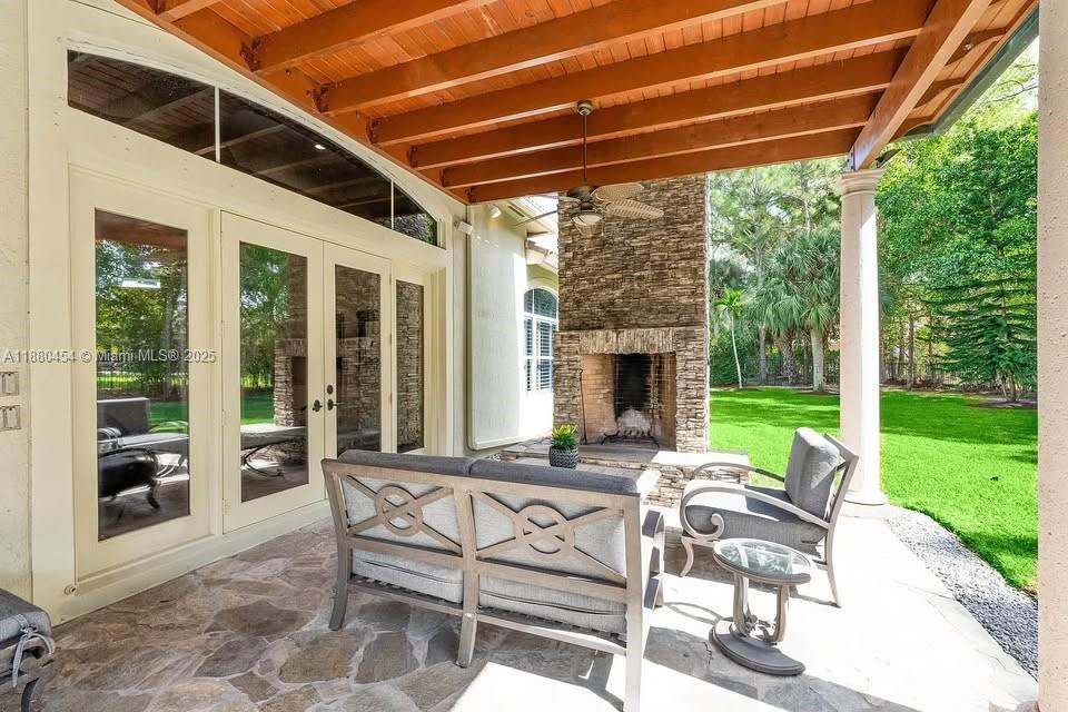 8948 Pinebrook Ct -