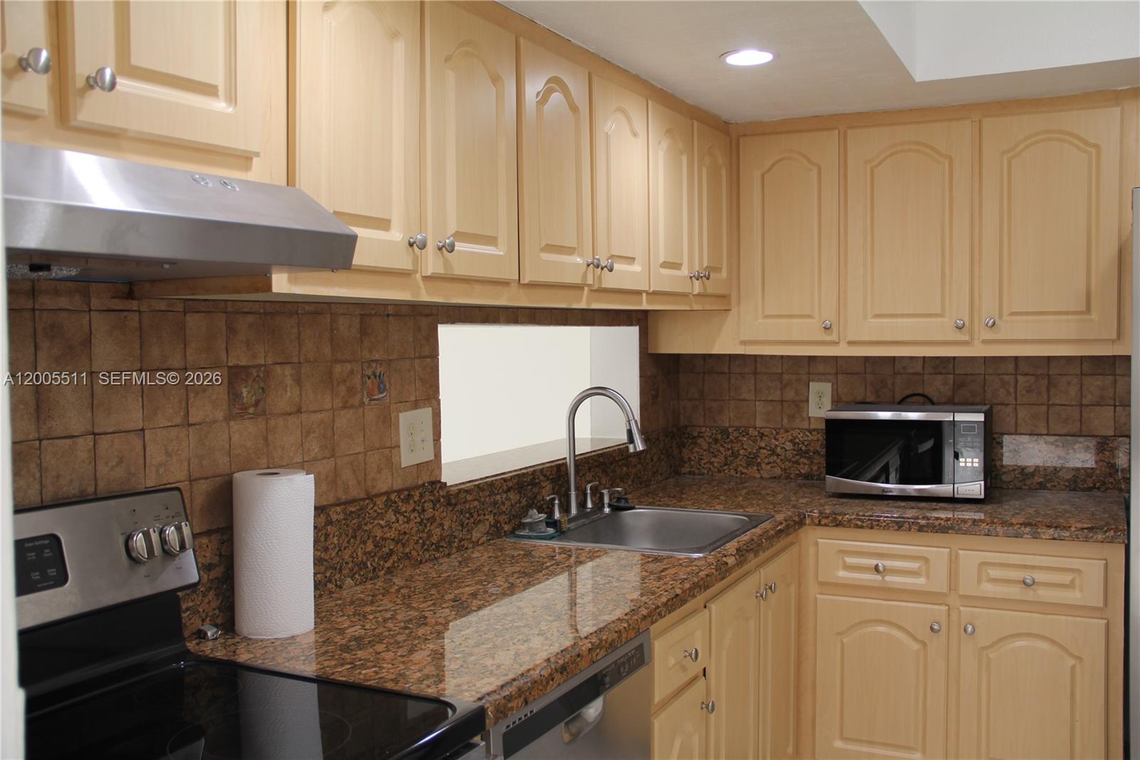 HORIZONS WEST CONDO #8 - Residential Lease