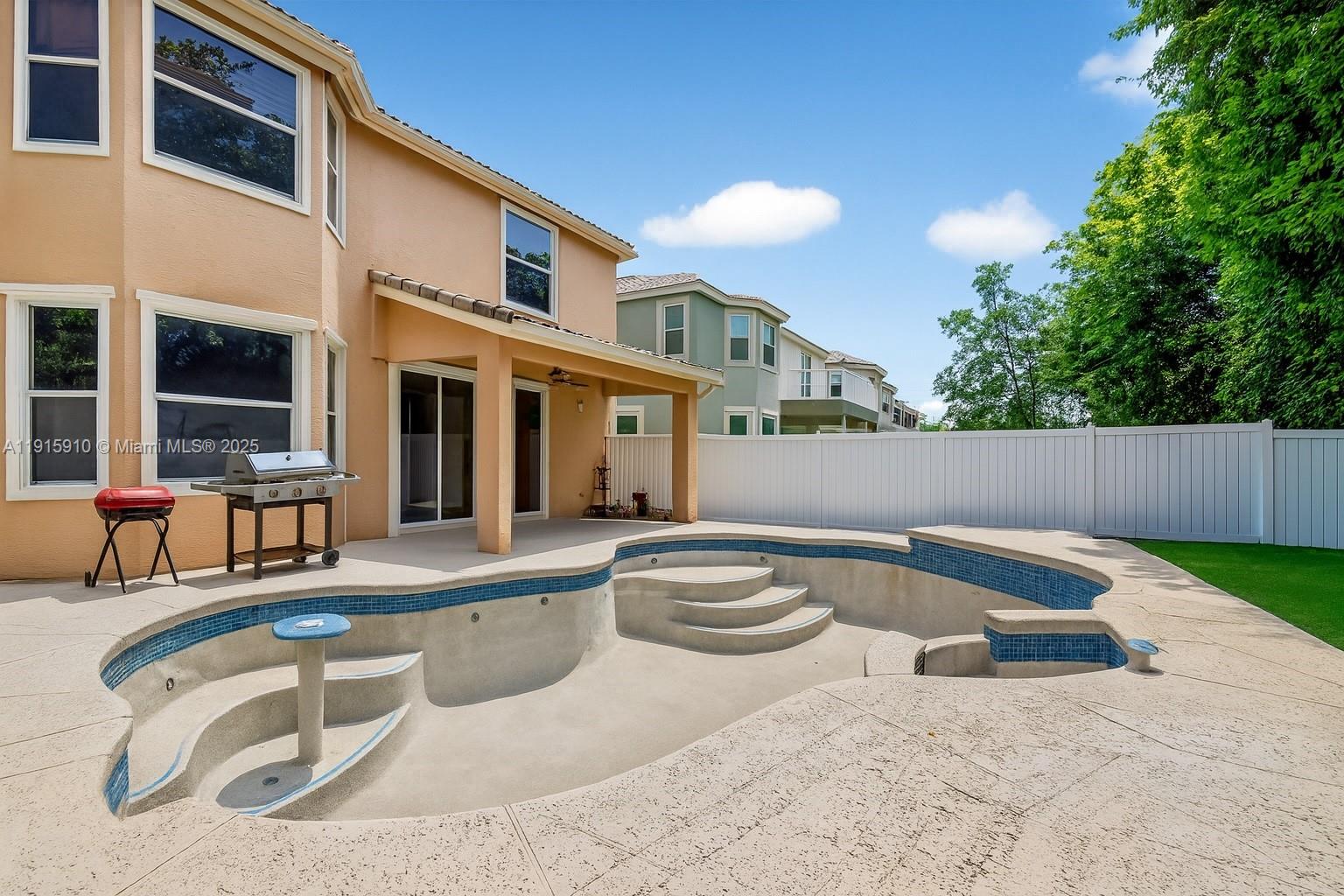 MADISON GREEN 1 PAR B - Residential