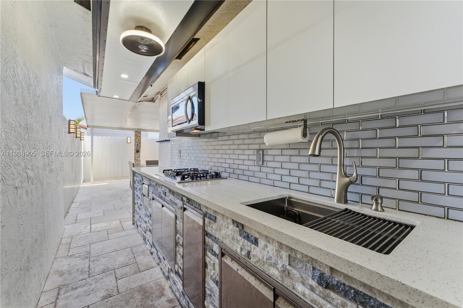 LOS PALACIOS CONDO - Residential Lease