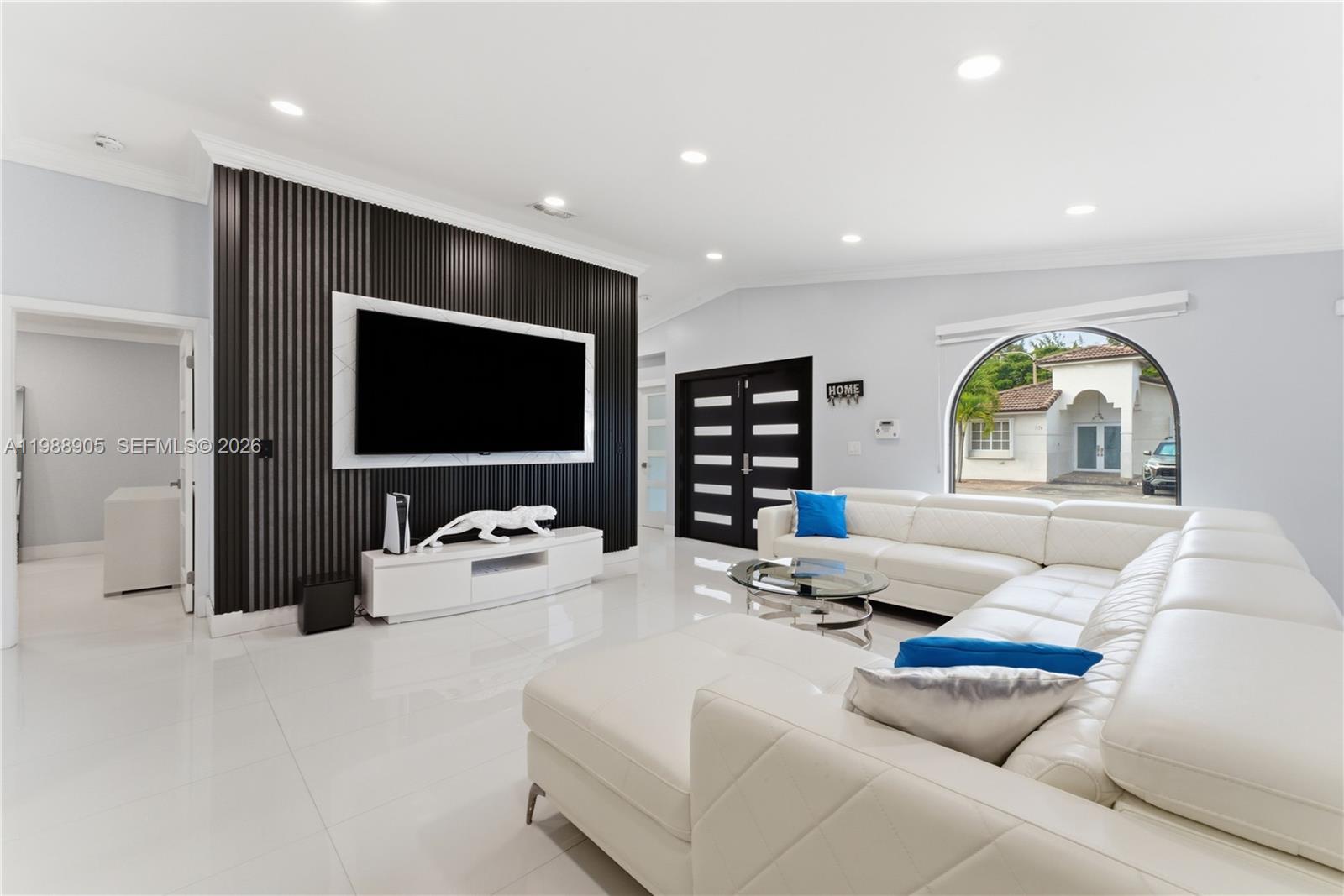 LOS PALACIOS CONDO - Residential Lease