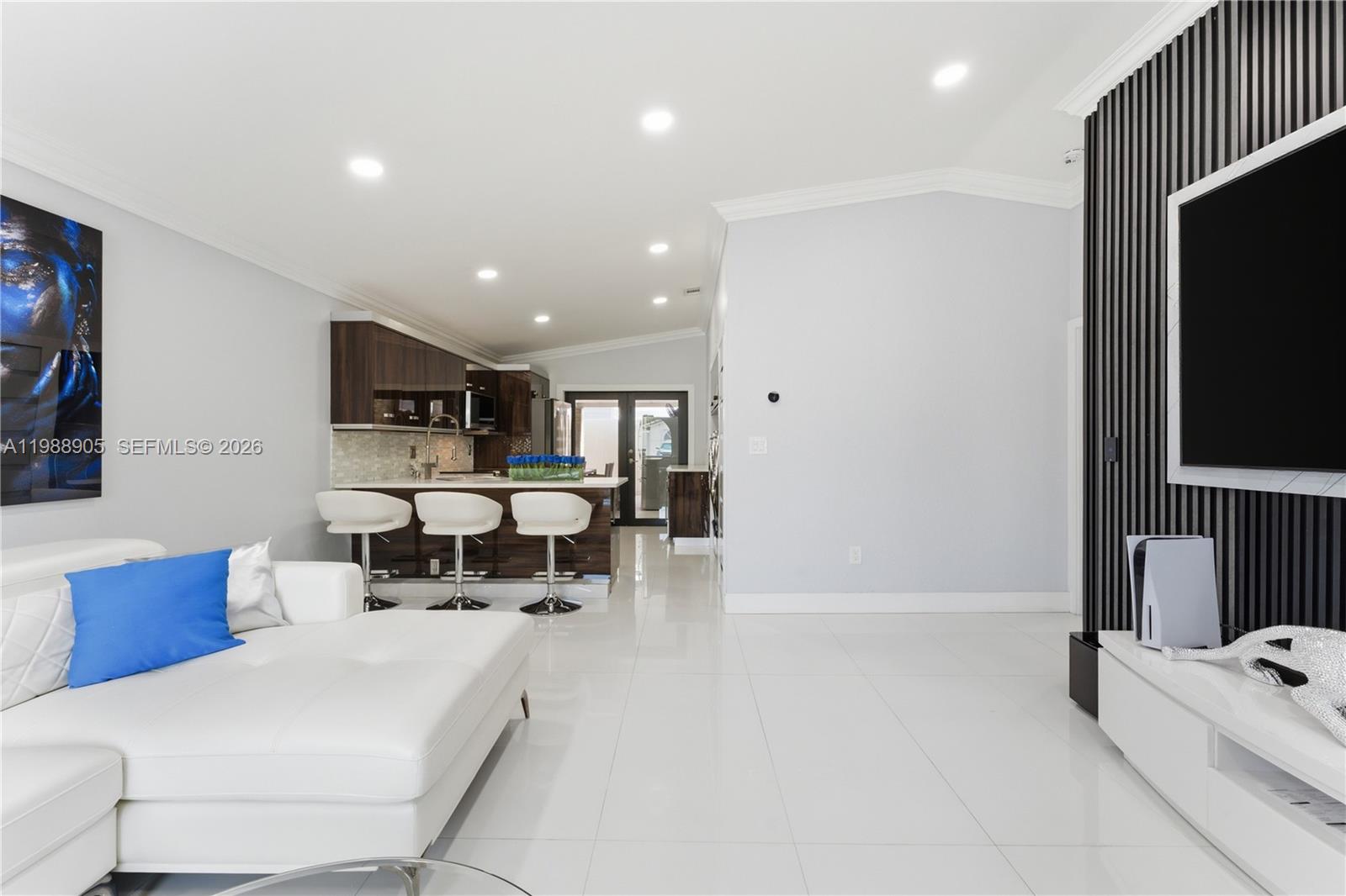 LOS PALACIOS CONDO - Residential Lease