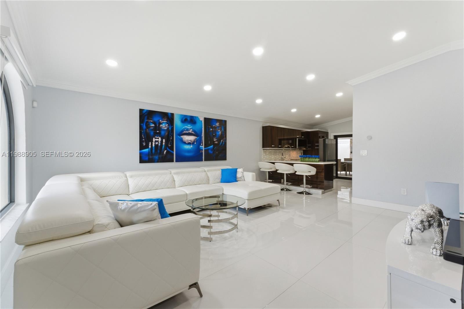 LOS PALACIOS CONDO - Residential Lease