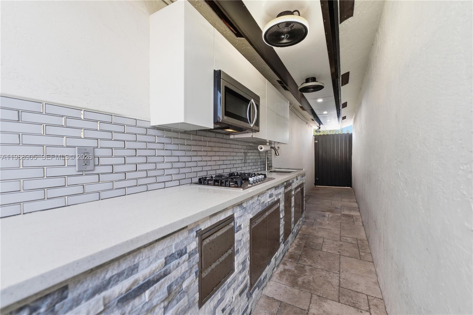 LOS PALACIOS CONDO - Residential Lease