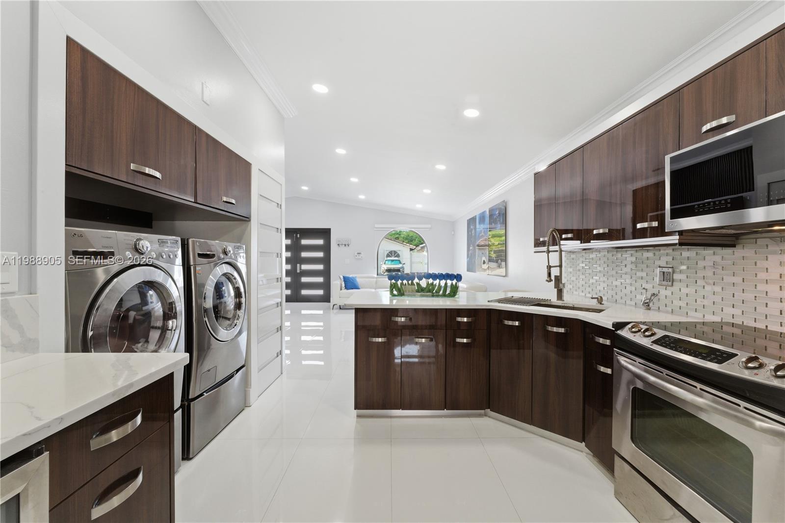 LOS PALACIOS CONDO - Residential Lease