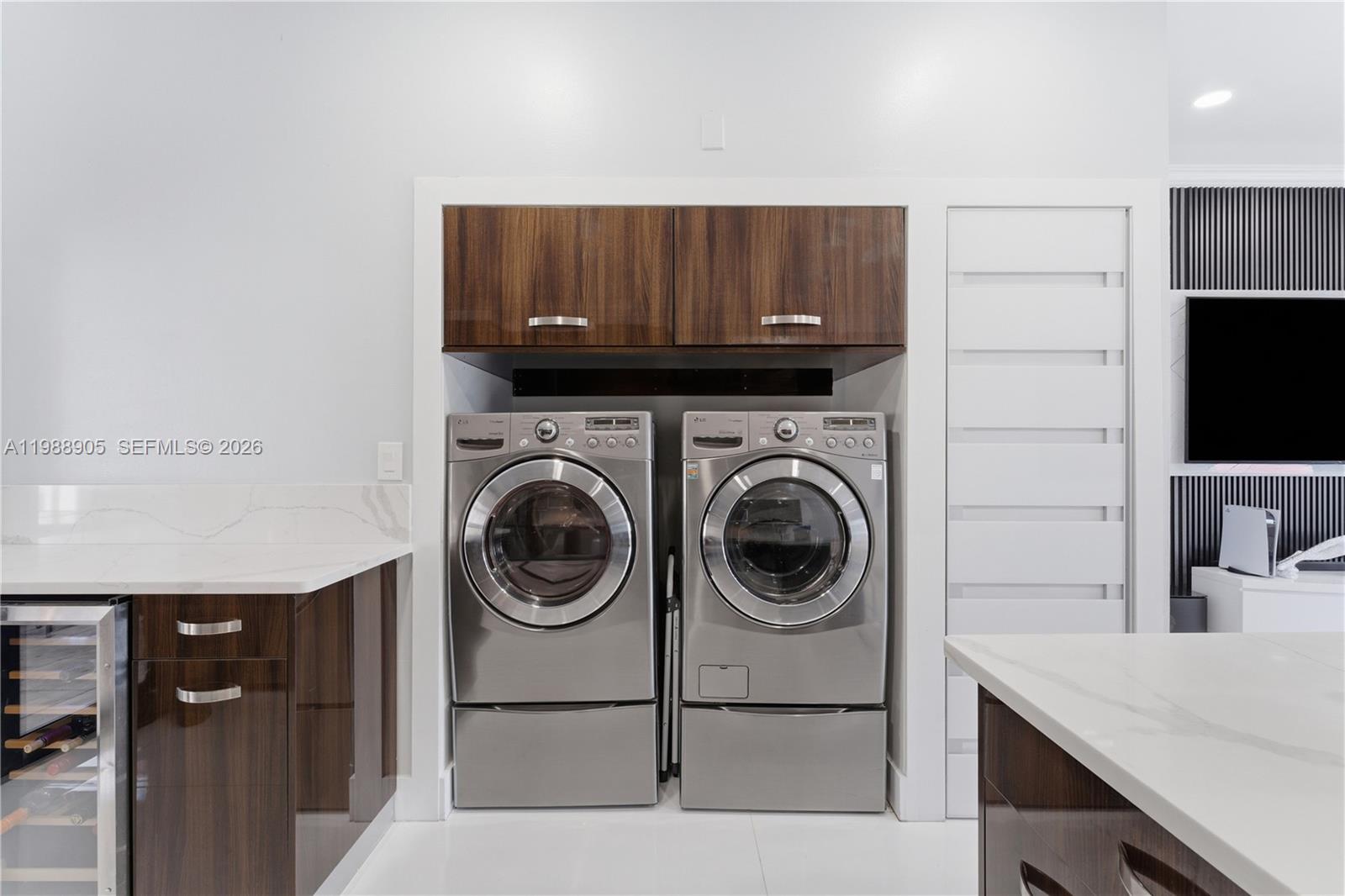 LOS PALACIOS CONDO - Residential Lease